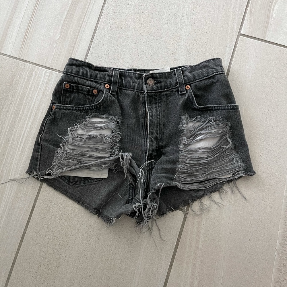 LEVIS DISTRESSED SHORTS